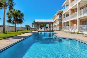Pool - Bright Condo with Balcony, Pool and Boardwalk Beach Access (Dauphin Island)