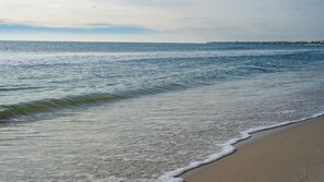 On the beach - Affordable Gulf Front Condo with Pool Access (Dauphin Island)