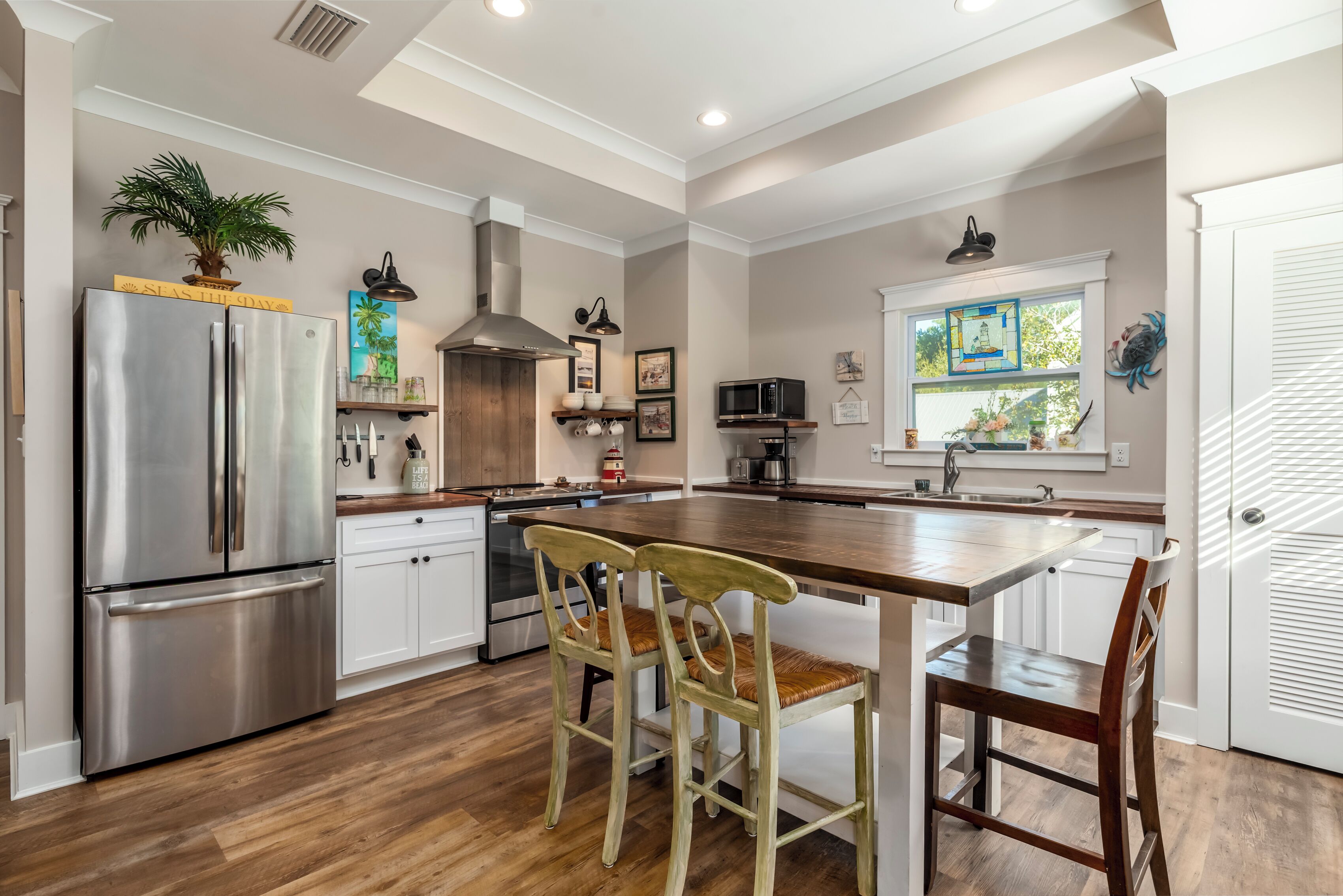 冰箱、微波炉、烤箱、炉灶