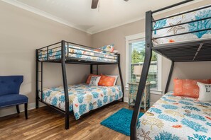 Internet, bed sheets - Bright and Charming Retreat • Close to Island Attractions (Dauphin Island)