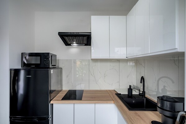 Studio | Private kitchenette | Coffee/tea maker, electric kettle - RentPlanet - Studio Oleśnicka (Wrocław)