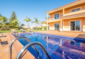 Pool - Villa Sierra - Alfresco dining with BBQ (Guia)