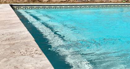 Holiday Home "Gîte Canteloup" with Shared Pool, Terrace and Wi-Fi