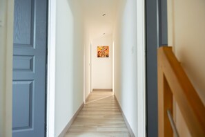 Interior - Holiday Home 'Gite Canteloup' with Shared Pool, Shared Terrace and Wi-Fi (Saint-Caprais de Bordeaux)