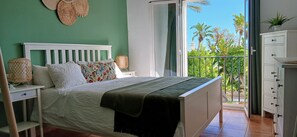 Iron/ironing board, free WiFi, bed sheets