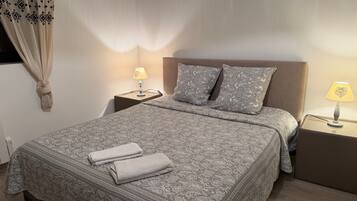 Iron/ironing board, WiFi, bed sheets, wheelchair access