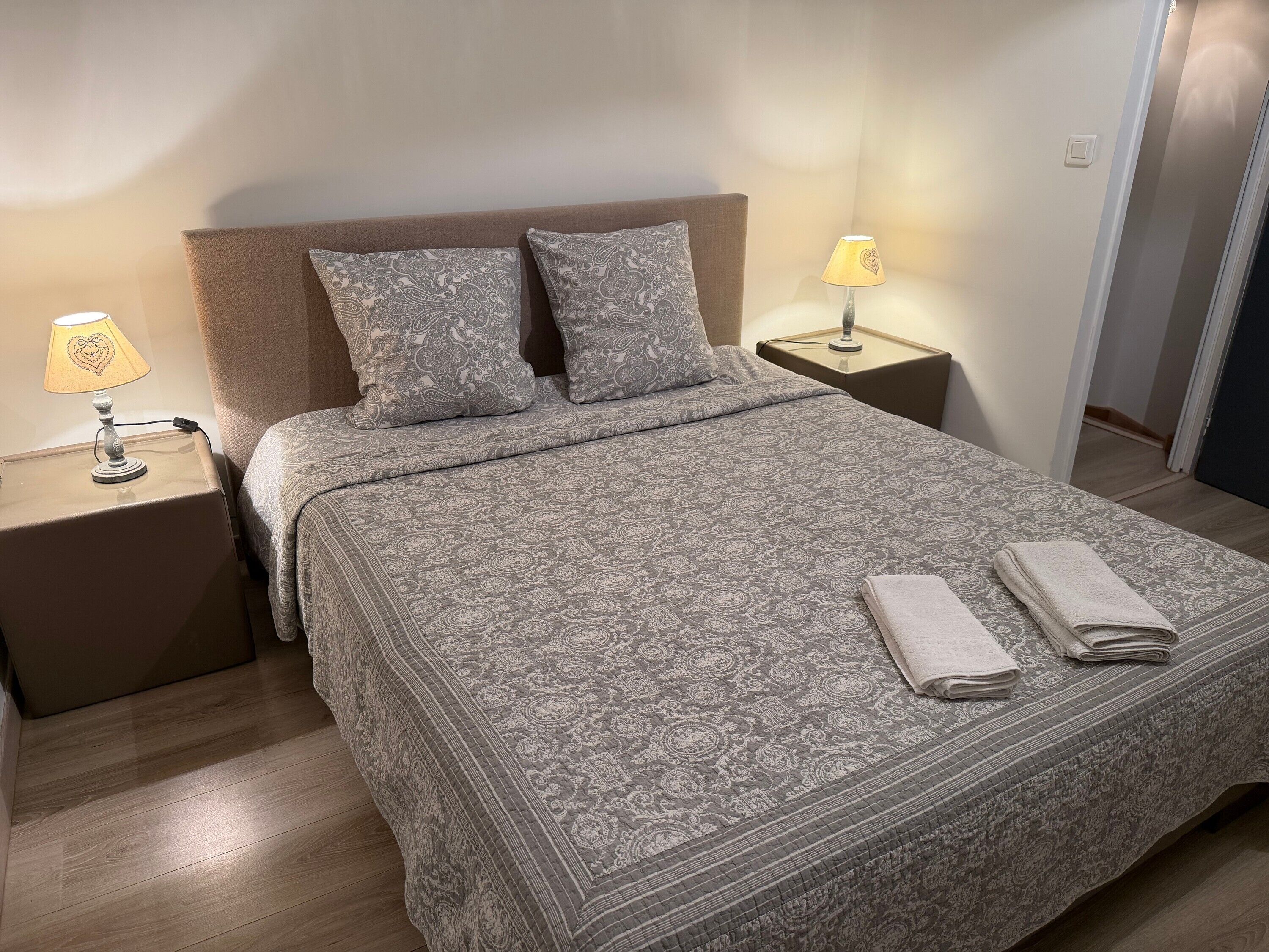 Iron/ironing board, WiFi, bed sheets, wheelchair access