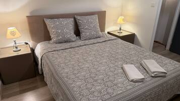 Iron/ironing board, WiFi, bed sheets, wheelchair access