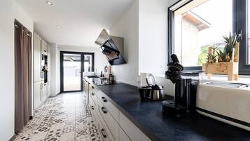 Fridge, microwave, oven, stovetop