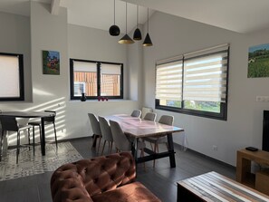 Dining - Holiday Home 'Gîte Loft' with Shared Pool, Communal Terrace and Wi-Fi (Saint-Caprais de Bordeaux)