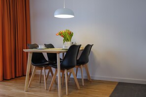 Dining - Central, modern 2-room apartment in Berlin Mitte, accessible without steps (Berlin)