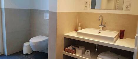 Shower, hair dryer, towels, toilet paper