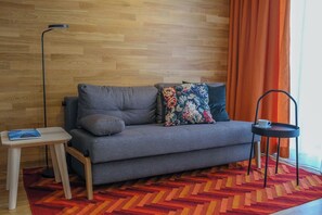 Living area - Central, modern 2-room apartment in Berlin Mitte, accessible without steps (Berlin)