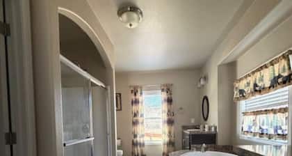 Navajo Dam Cabin, River Front, Fully Equipped "Bear Cabin" Sleeps 1 - 6 guests