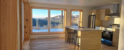 “Modern Mountain Retreat with Panoramic Views – 2BR, Sleeps 6, Ski or Retreat