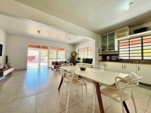 Private kitchen - casa com piscina (Goiânia)