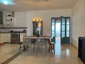 Private kitchen - casa com piscina (Goiânia)