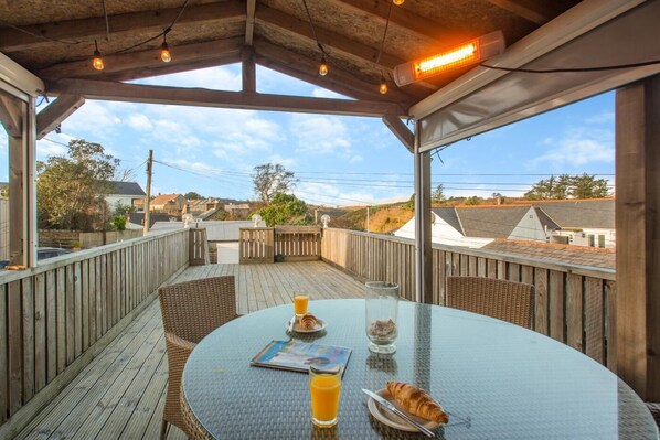 Outdoor dining - 2 Bed in Abersoch (oc-i30364) (Abersoch)