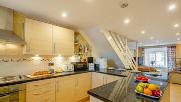 Oven, cookware/dishes/utensils