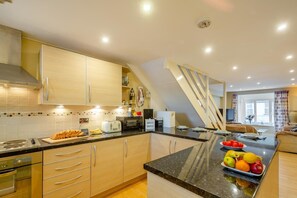 Oven, cookware/dishes/utensils