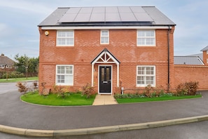 Exterior - Host and Stay | The Cosy Corner (Canterbury)