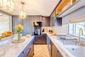 فرن، غسالة أطباق، مستلزمات طهي/أطباق/أوعية