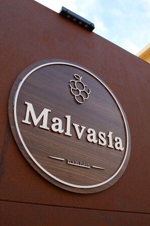 تفاصيل الفندق من الخارج