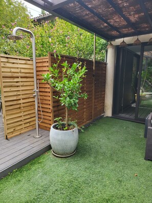 تفاصيل الفندق من الخارج