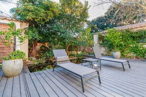 Terrace/patio - Apartment 'Loft Loc 25 M2 Quiet House' with Private Terrace, Wi-Fi and Air Conditioning (Les angles)