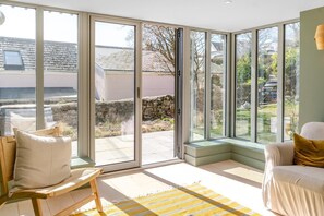 Interior - 3 Bed in Horton (oc-s30500) (Port Eynon)