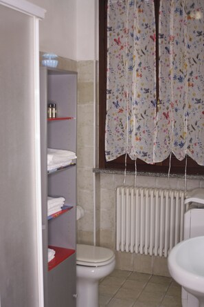 Shower, hair dryer, bidet, towels - Welcoming comfort quiet area well served, attractions, close to Leolandia (Trezzo sull'Adda)