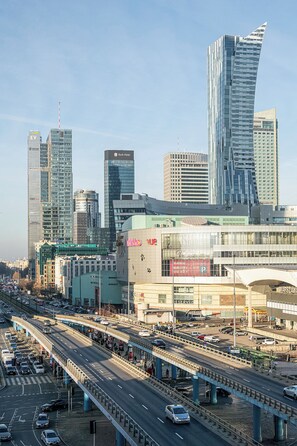 Apartment, Kitchen | City view - RentPlanet - Apartament Chałubińskiego (Warsaw)