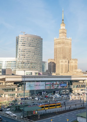 Apartment, Kitchen | City view - RentPlanet - Apartament Chałubińskiego (Warsaw)