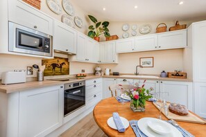 Microwave, oven, dishwasher, high chair - 1 Bed in Ashton (oc-p30484) (Ashton)