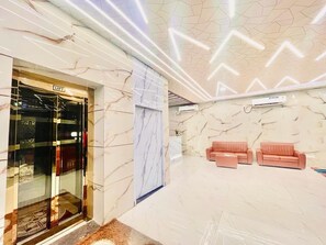 Lobby sitting area - Hotel Sm Eagle Grand Airport Zone Hyd (Hyderabad)