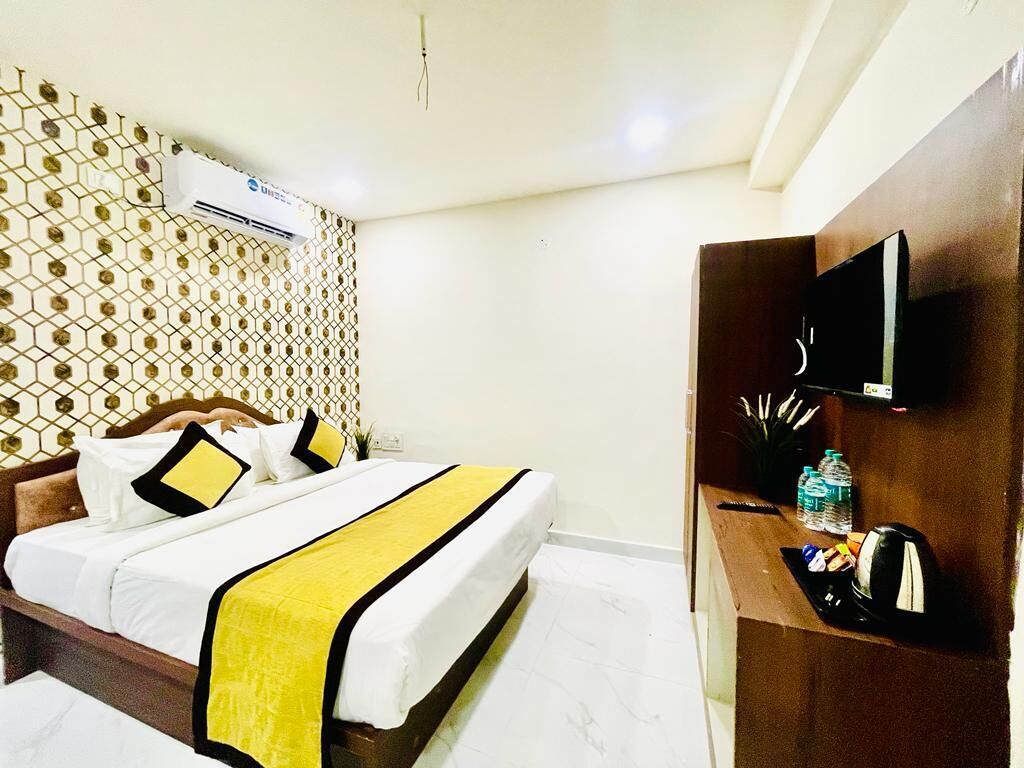 Deluxe Double Room, 1 King Bed | Desk, free WiFi