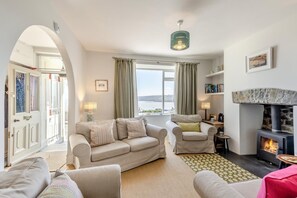 TV, fireplace - 2 Bed in New Quay (oc-h30586) (New Quay)