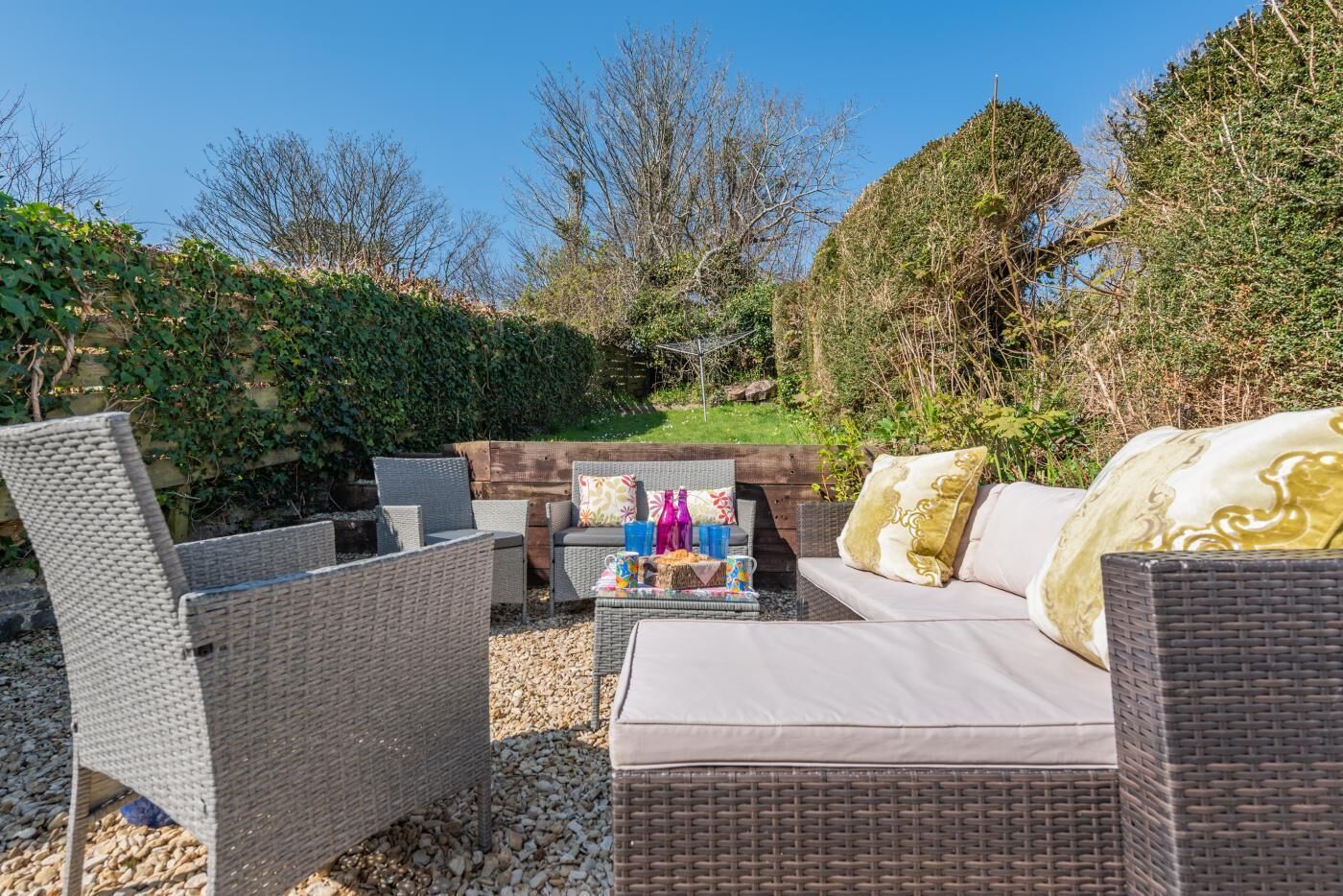 المنطقة المحيطة بالمنشأة