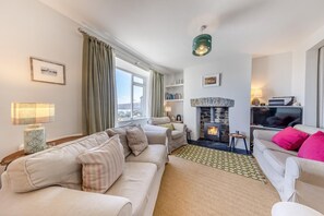 TV, fireplace - 2 Bed in New Quay (oc-h30586) (New Quay)