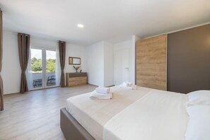 5 bedrooms, travel cot, free WiFi - Paradise Villa in the Countryside (Split-Dalmatia County)