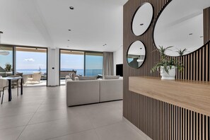 Smart TV, fireplace, offices - Makarska Family Retreat with Seaview (Makarska)