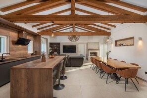 Dining - Stylish Villa in Lovreč with Sauna (Opanci)