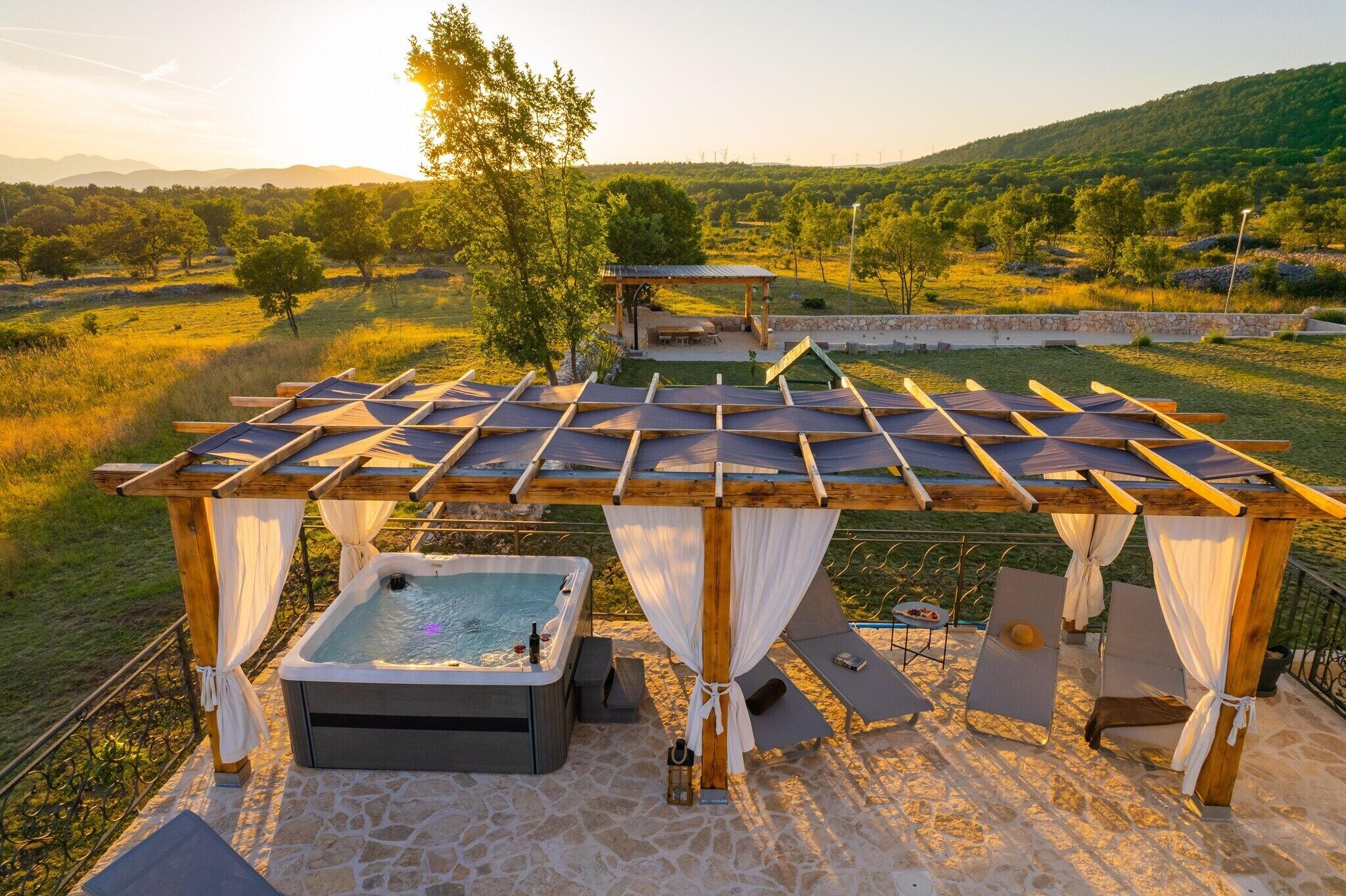 Outdoor spa tub