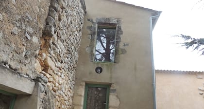 Studio Ă Rustrel
Tout équipé,séjour autonome.