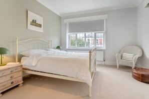 2 bedrooms, iron/ironing board, free WiFi, bed sheets - 2 Bed in Eastbourne (oc-b30385) (Eastbourne)