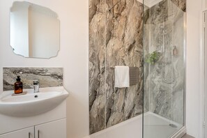 Towels - 2 Bed in Eastbourne (oc-b30385) (Eastbourne)