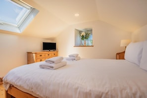 Tabla de planchar con plancha, wifi gratis y ropa de cama 