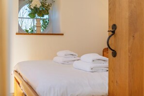 Iron/ironing board, free WiFi, bed sheets - 2 Bed in Pendeen (oc-s30736) (Pendeen)