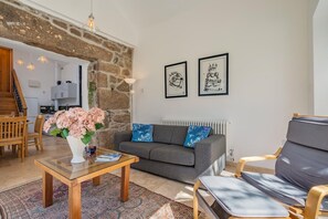 TV - 2 Bed in Pendeen (oc-s30736) (Pendeen)