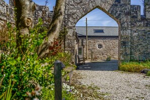 Property grounds - 2 Bed in Pendeen (oc-s30736) (Pendeen)